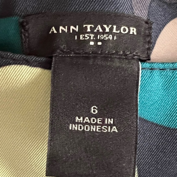 Ann Taylor size 6 skirt soft and silky Skirt. - Picture 5 of 8